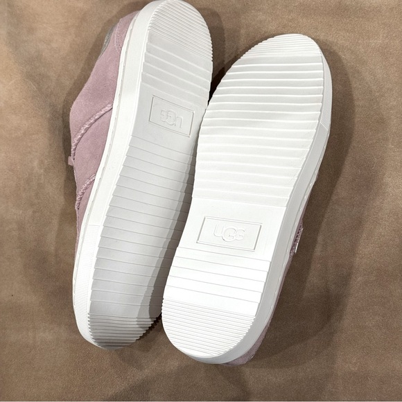 UGG Women’s Alameda Lace Sneaker size 6.5 - Picture 6 of 9